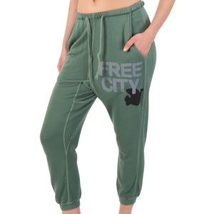 FreeCity Superfluff Pocket Lux Sweatpant in Bush (medium)
